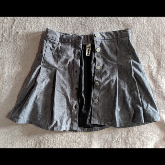 High-Waisted Pleated Button-Up Skirt - Picture 2 of 8